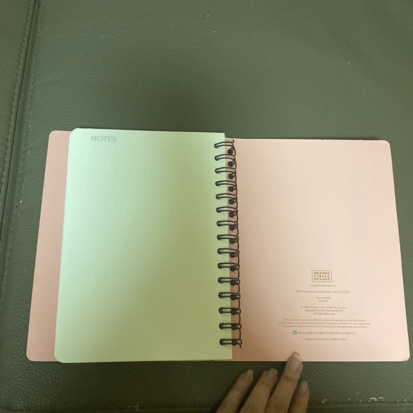 Orange Circle Studio Planner Aug 2022 - Dec 2023 - Picture 7 of 7